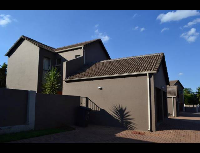 3 BEDROOM PROPERTY TO RENT IN AMOROSA